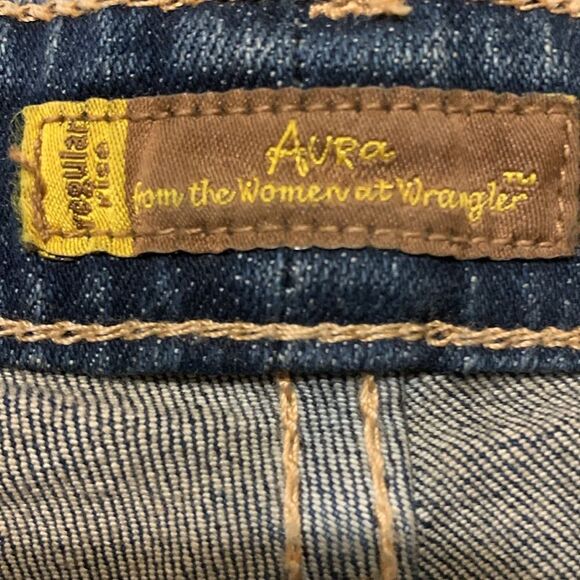 Aura "from the women at Wrangler" Size 12 Regilar Rise jeans - Picture 10 of 11